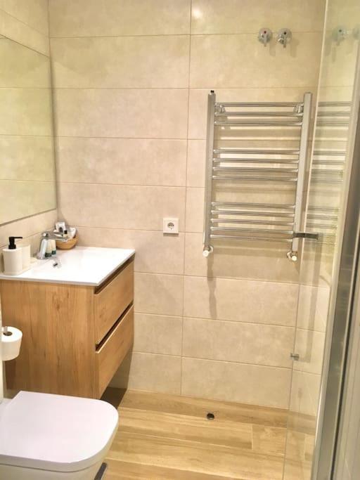 Rocamar Centro Playa San Lorenzo - Parking Gratuito Gijón Kültér fotó